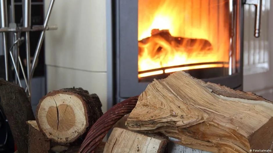 ▎ 不少德国家庭准备依靠木柴和壁炉度过寒冬