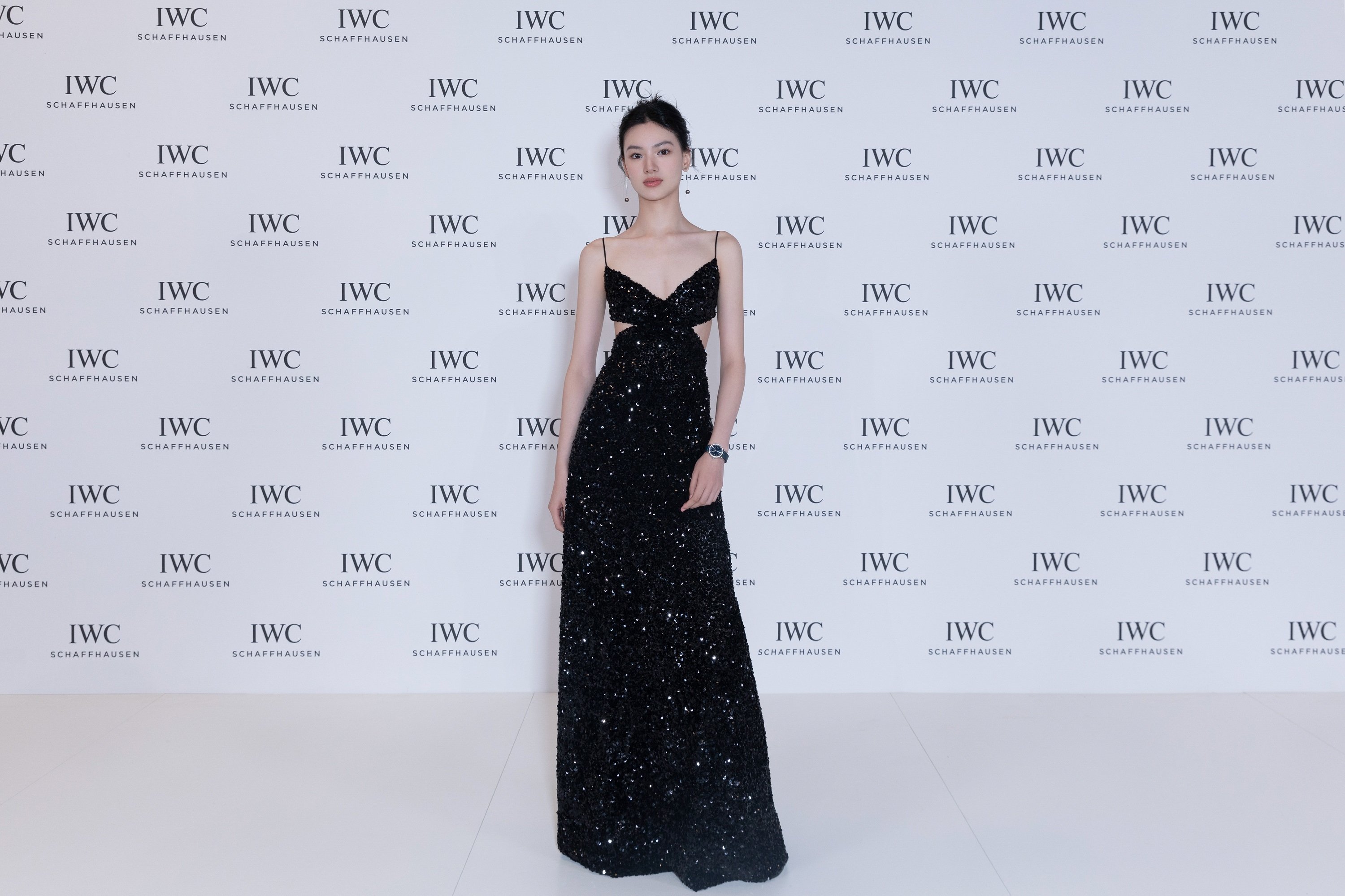 IWC万国表品牌挚友邱天佩戴柏涛菲诺昼夜显示自动腕表34(型号:IW659801)出席新品发布晚宴