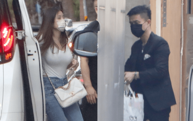 许雅钧去私人会所接美女吃饭 解释称只是帮忙接送