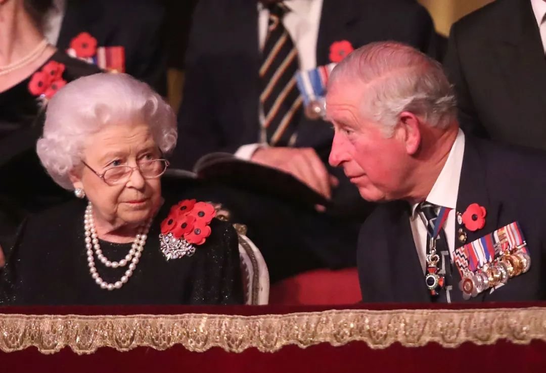英国女王伊丽莎白二世和查尔斯王子。图/IC photo