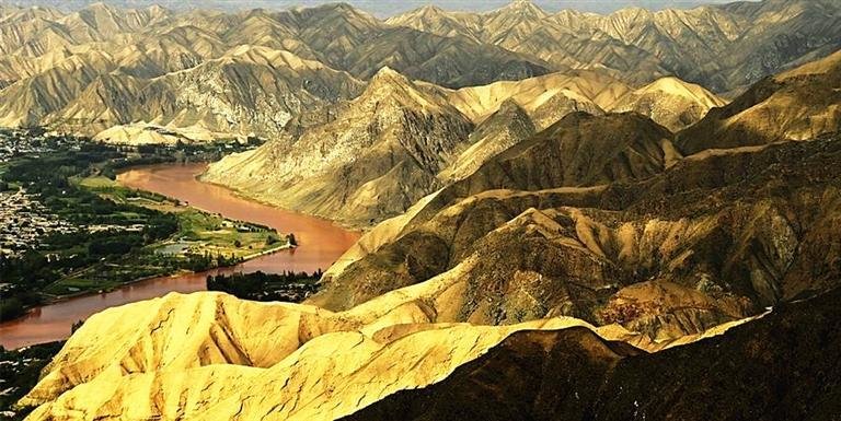 家住黄河边 芦军 摄