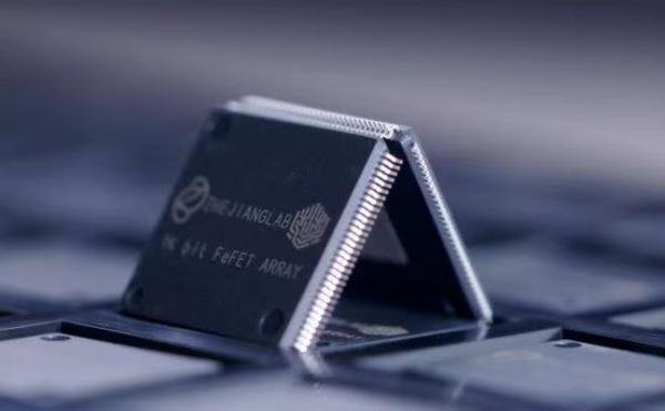FeFET（铁电）存算一体阵列芯片