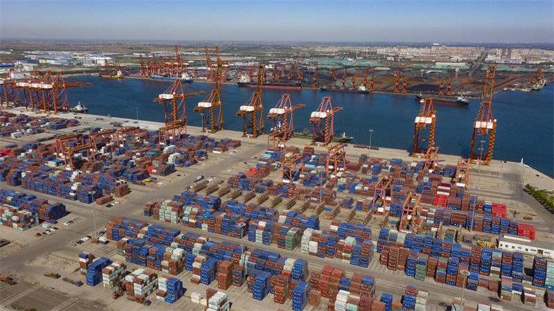 这是9月6日拍摄的唐山港京唐港区集装箱码头(无人机照片).
