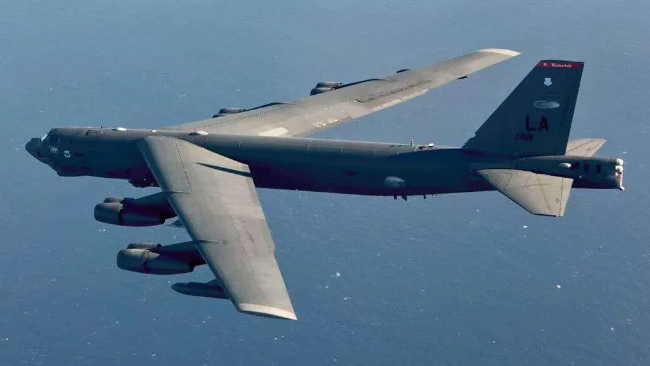 B-52出动 美军方称已在中东执行轰炸机飞行任务
