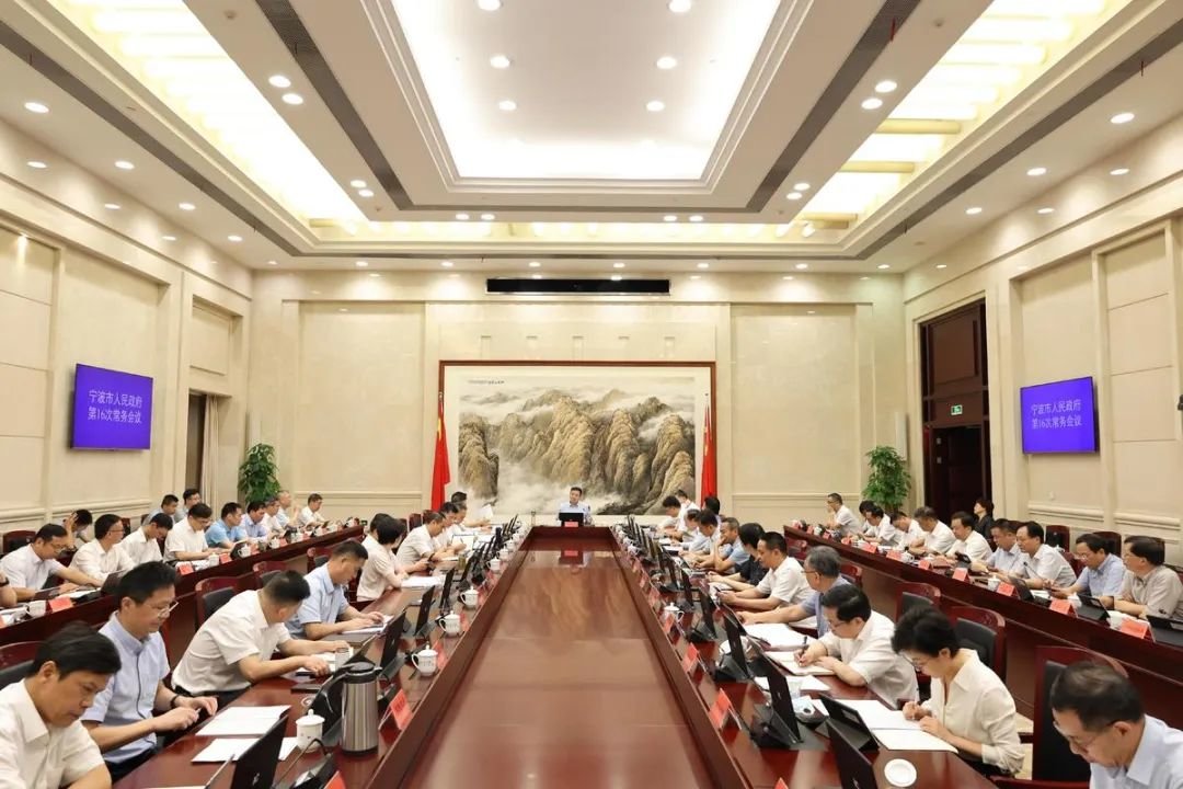 汤飞帆主持召开市政府常务会议部署下阶段防台防汛和疫情防控工作