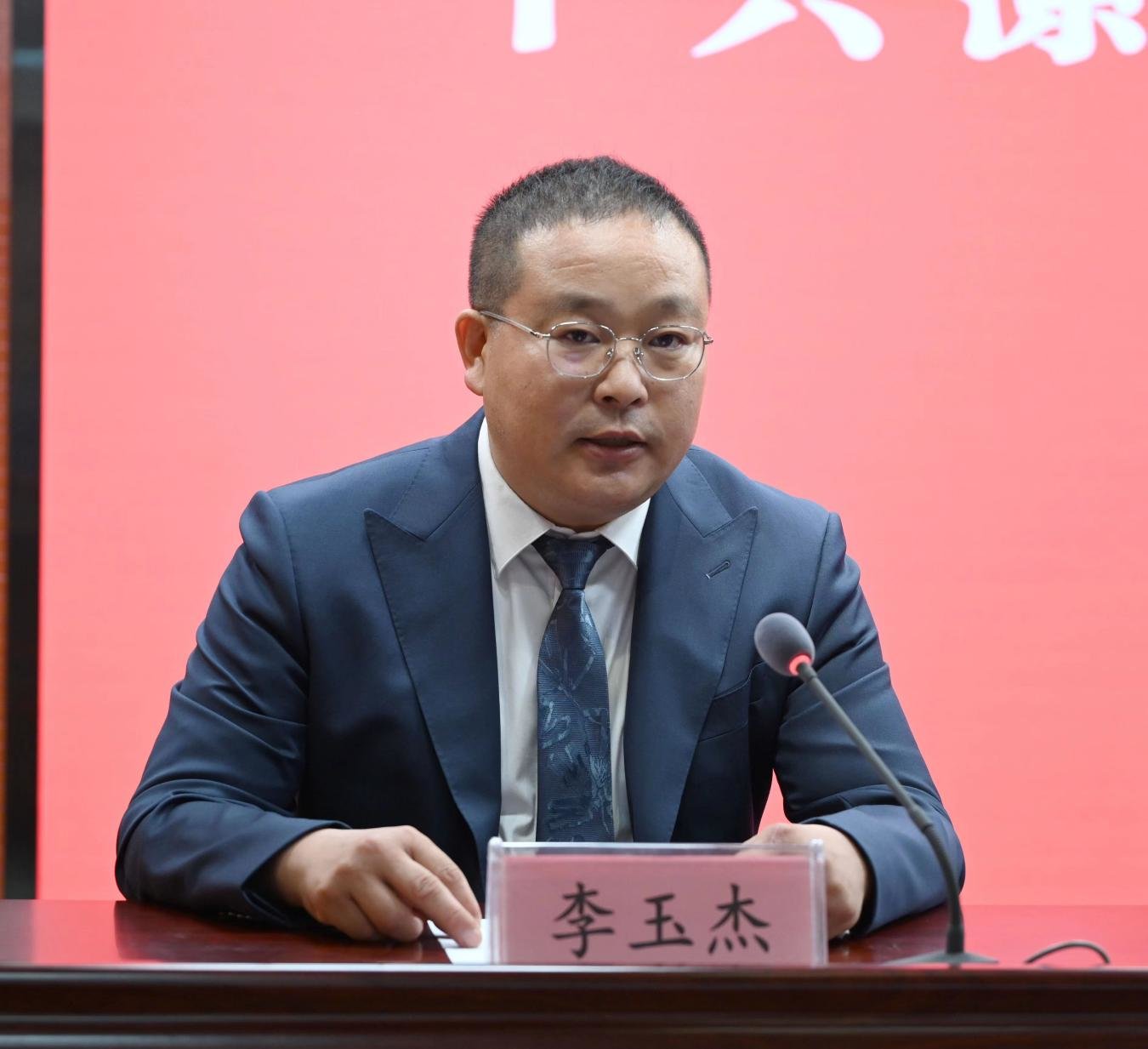 经开区党工委书记吴玉培,经开区党工委副书记张俊才,经开区党工委委员