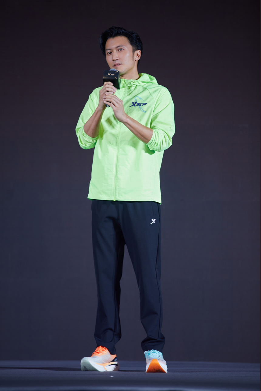 日前,谢霆锋,韩寒现身某品牌发布会,韩寒谈到自己对跑步的看法时表示