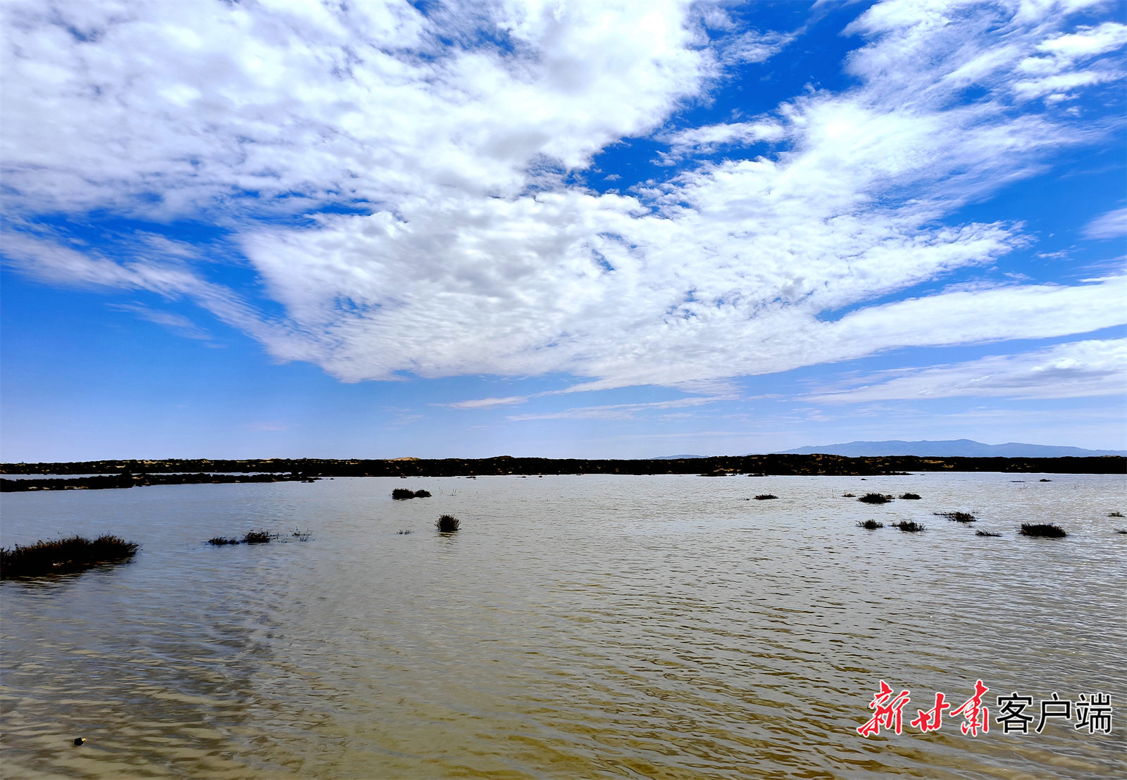 古浪县红沙塘沙区的“红沙湖”。新甘肃&middot;甘肃日报记者 金奉乾摄