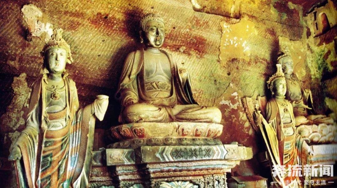 石拱寺里的精美佛像