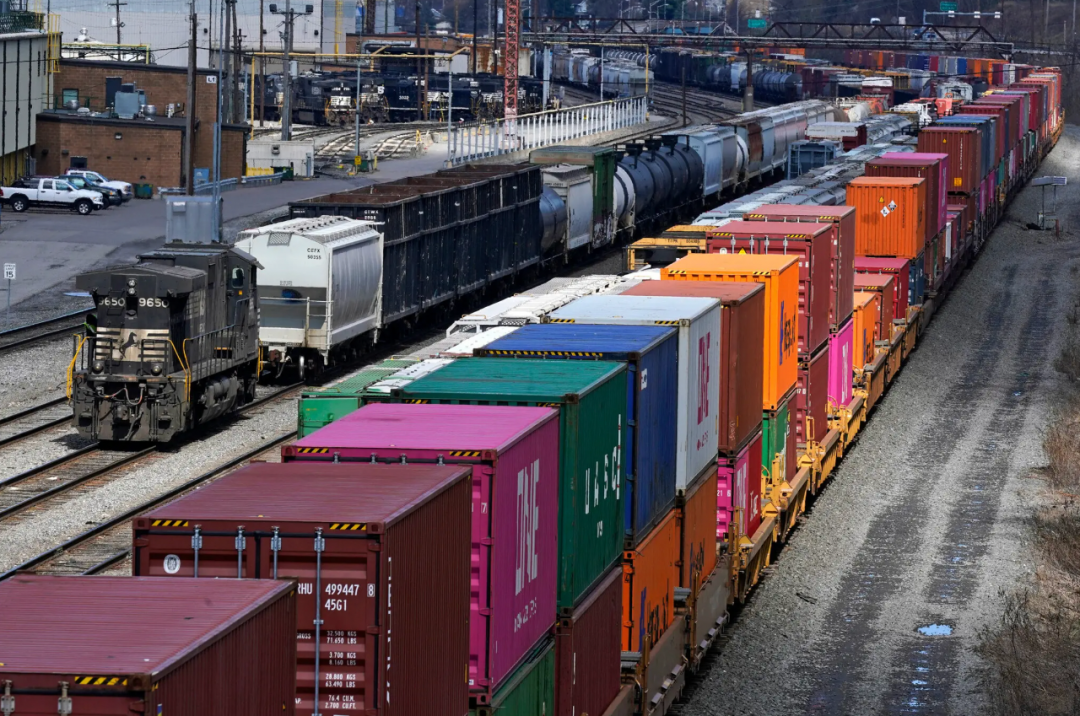 铁路承担着美国国内近30%的货物运输。图源：NYT