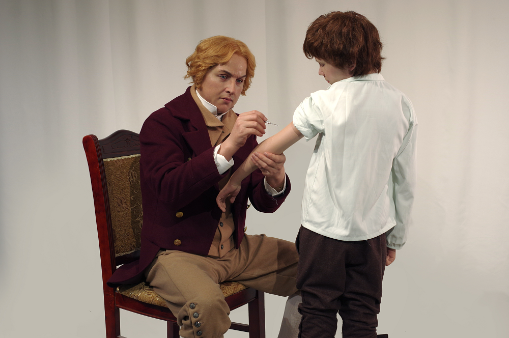 还有免疫学之父爱德华·詹纳,发现接种牛痘可以预防天花病,为后人的