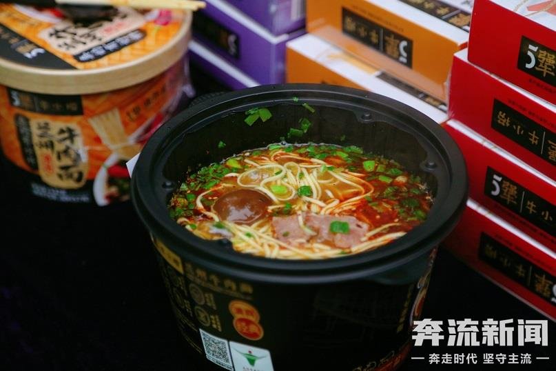 在户外露营能吃到牛大吗？可以！还是“肉蛋双飞”