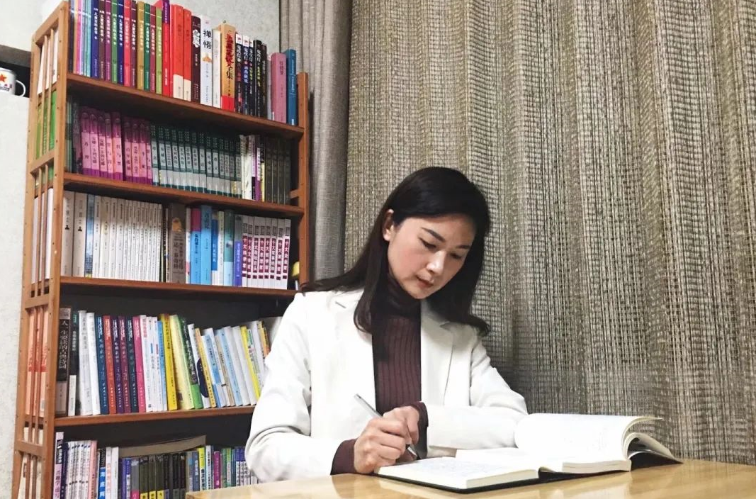 1999年秋,刚刚师范毕业的廖娇被分配到罗山县龙山乡十里头村小学