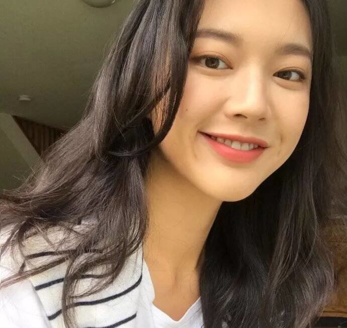 《心动的信号》里的美少女李万一,上镜一点都不崩_凤凰网