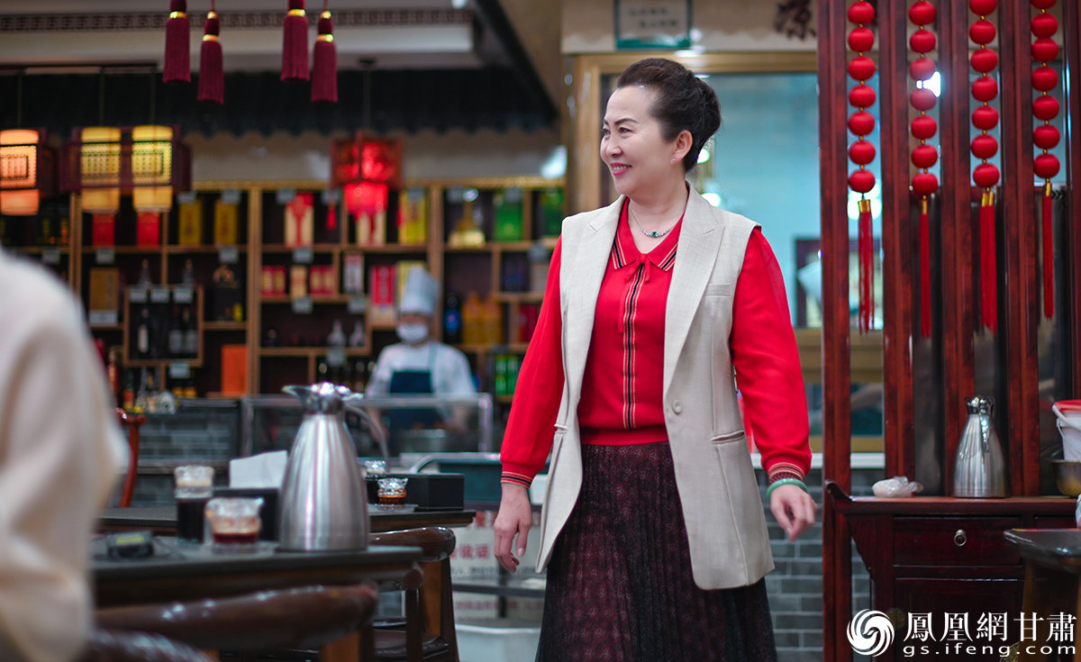 数十年如一日的辛苦付出，宋桂萍将一碗面的生意越做越大。杨艺锴 摄