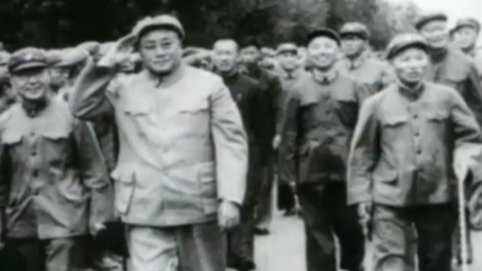 普通士兵回忆：72岁的刘伯承看到我们，高兴到放下拐杖