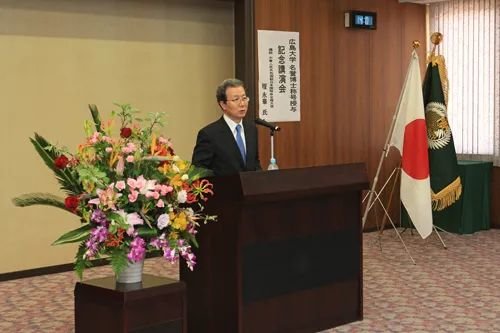 ▎程永华大使获授日本广岛大学名誉博士称号，并发表演讲。图源：广岛大学