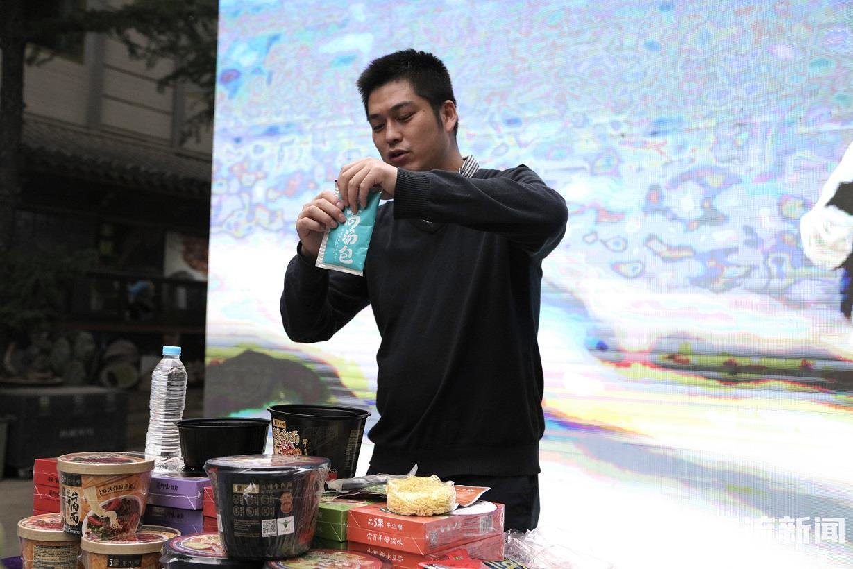 在户外露营能吃到牛大吗？可以！还是“肉蛋双飞”