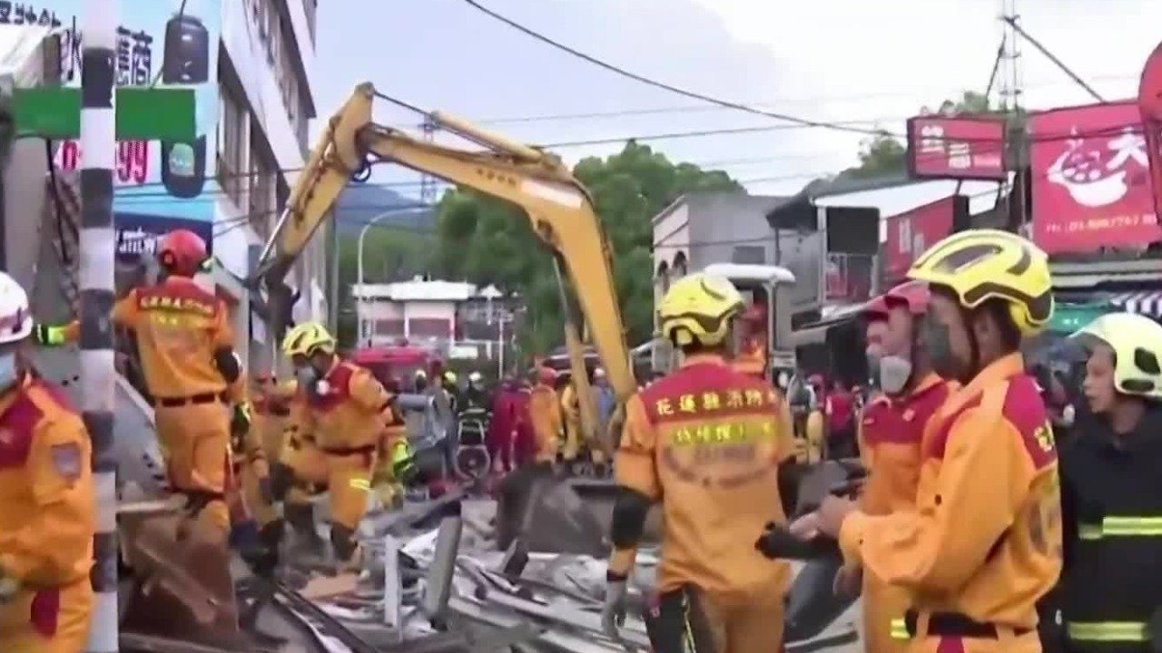 9月17日台湾省台东县发生地震，9月18日消防人员顺利救出4名被困人员