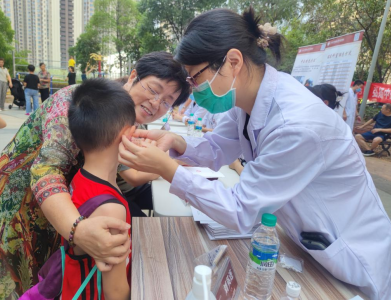 江西省中医院在西湖区滨江警苑小区开展义诊活动