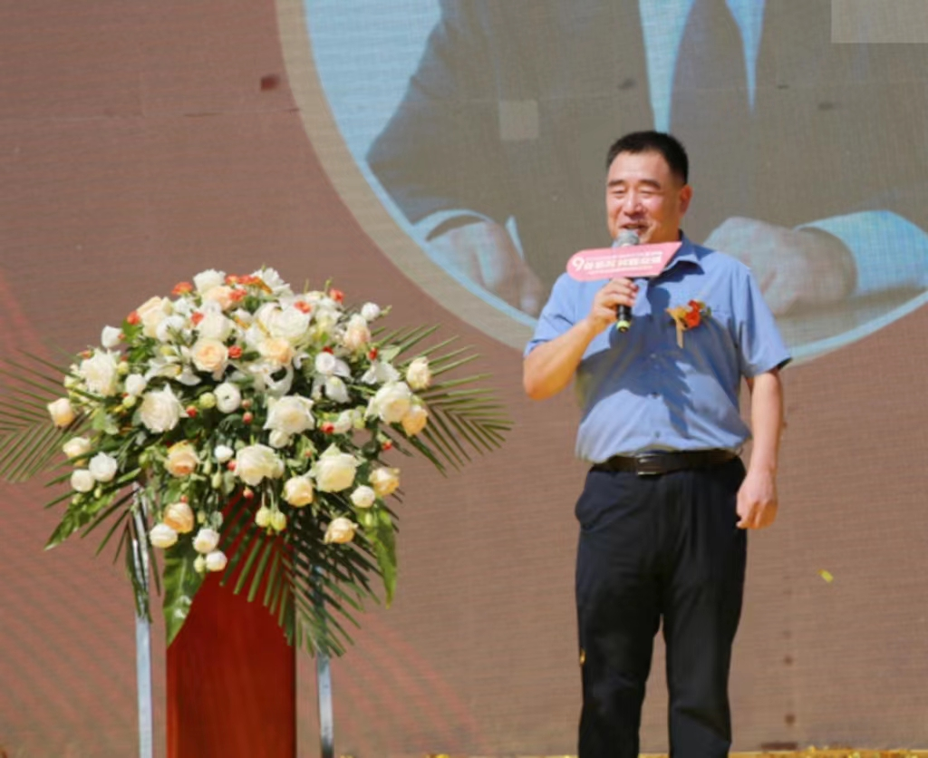 ▲四川大学济南校友会郭会长致辞