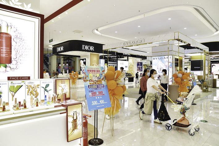 琳琅满目的商品供应、集聚成势的中高端消费圈、不断创新的商业生态。