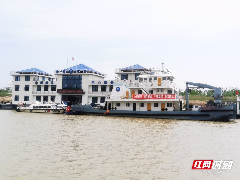 湖南水运部门在重点航段启动免费公益助航，保障水路运输安全畅通。