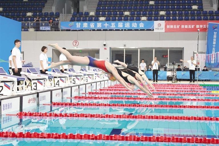 兰州游泳小将省运会狂揽14枚金牌 多人打破纪录