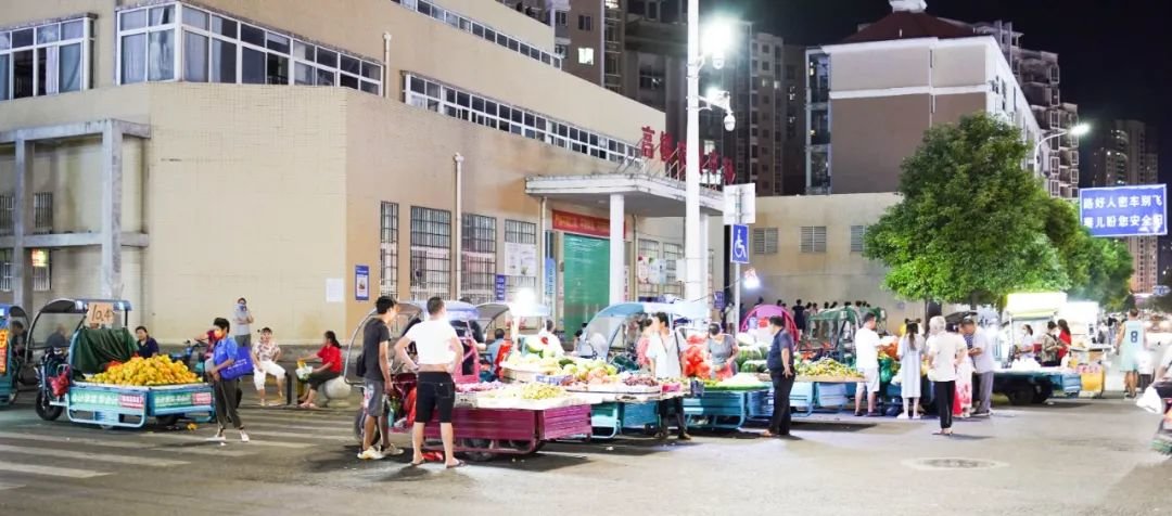 赣州福祥小区和福缘小区附近夜间大量路边摊占道经营 噪音扰民