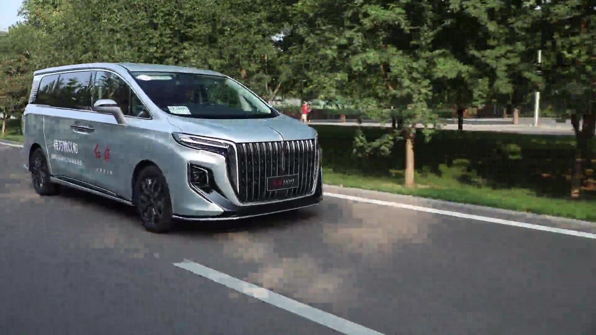 试驾红旗HQ9，光看后排就赢了！40万不比买埃尔法香？