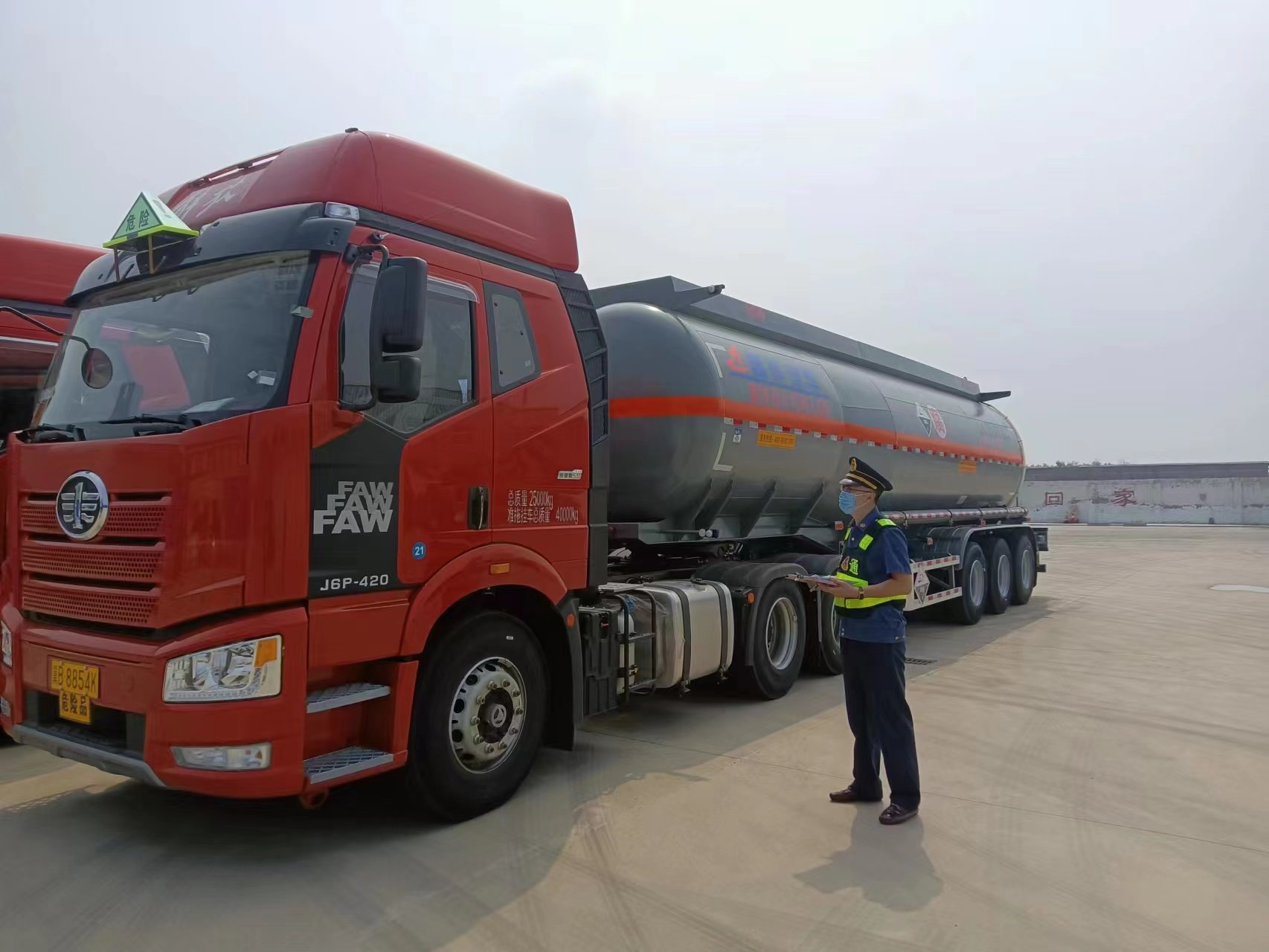 唐山成品油道路运输市场专项整治行动交通交答卷