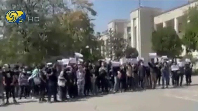 22岁女子因头巾被拘死亡 伊朗多地爆发示威