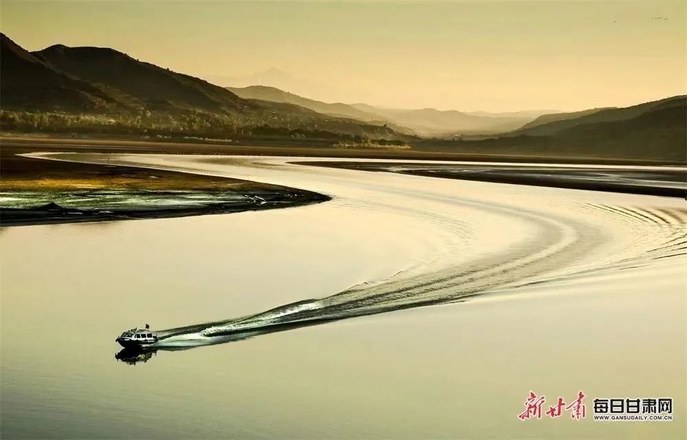 刘家峡水电厂水库风光