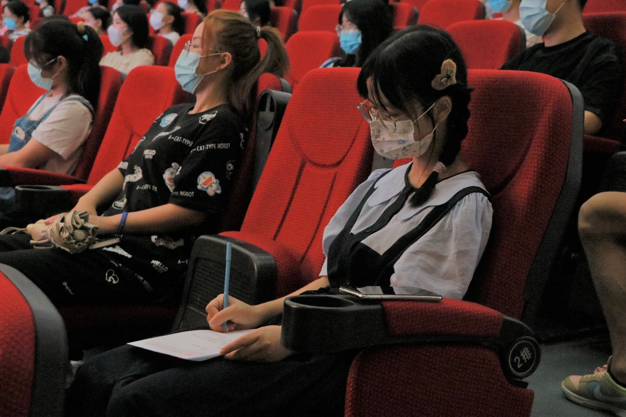 江西师范大学科技学院党委书记肖接增为2022级新生主讲“大学第一课”