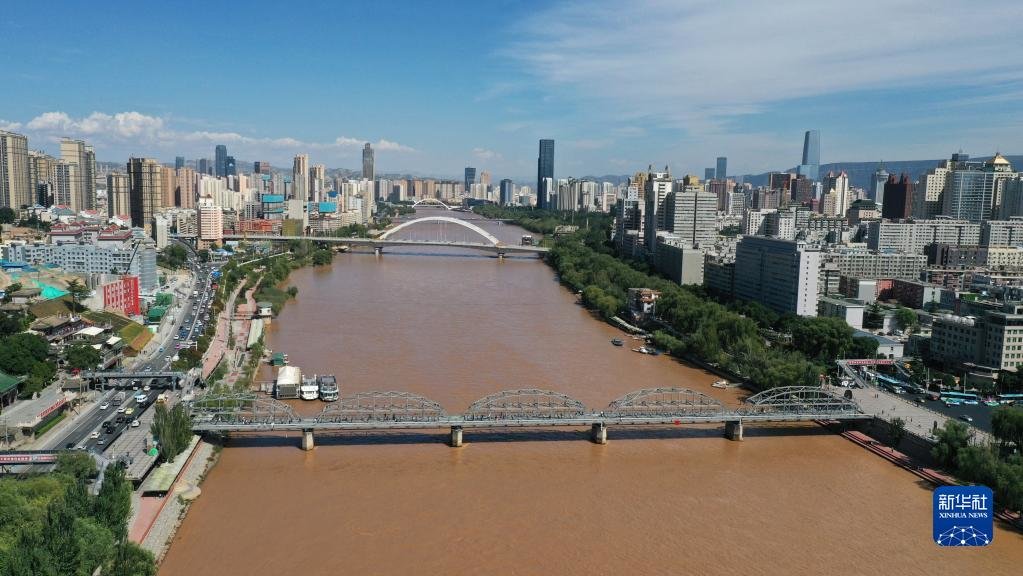 这是黄河兰州段城市风光（2022年9月5日摄，无人机照片） 新华社记者 陈斌 摄