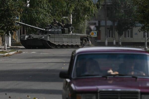 阿特木斯克（巴赫穆特）街头的乌军坦克
