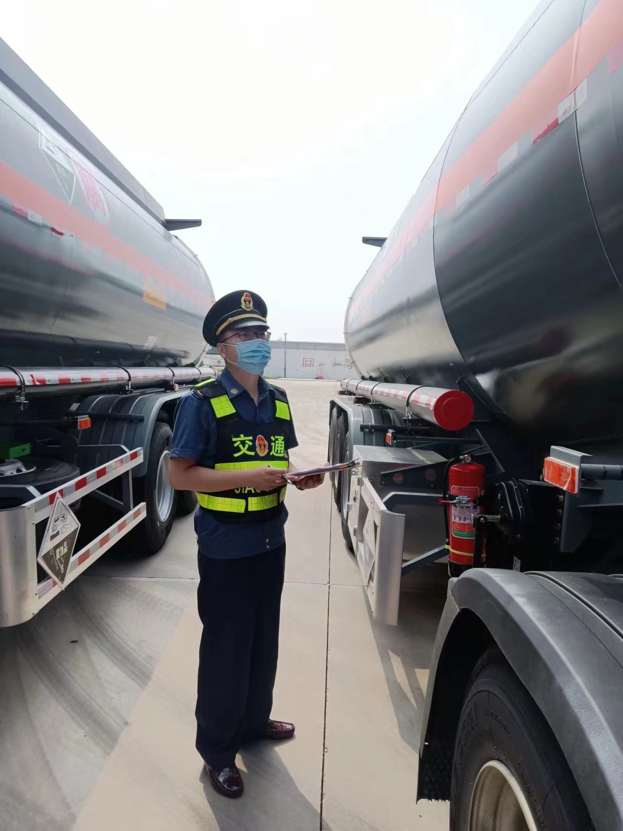 唐山成品油道路运输市场专项整治行动交通交答卷