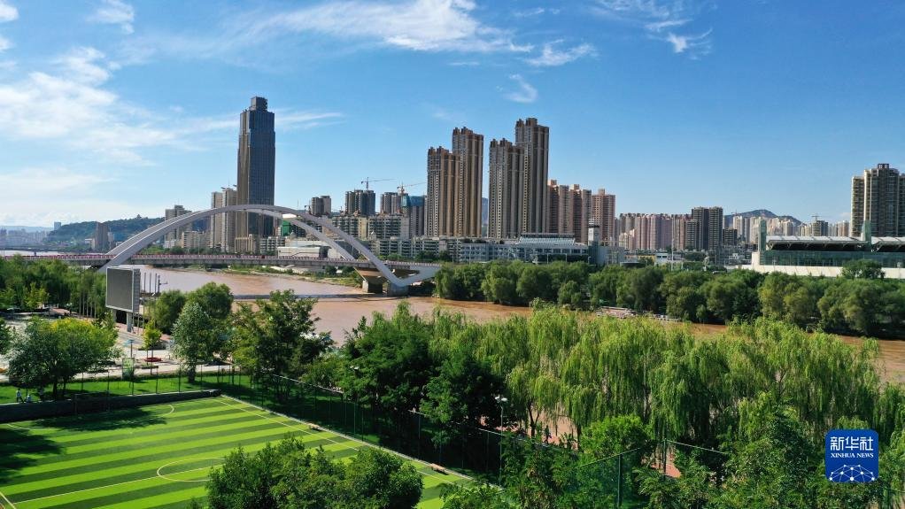 这是黄河兰州段城市风光（2022年9月5日摄，无人机照片） 新华社记者 陈斌 摄