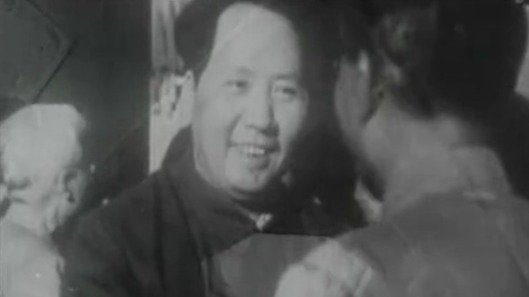 毛泽东在开国第一宴上逢敬必饮，千杯不醉，原来他喝的是“特酿酒”