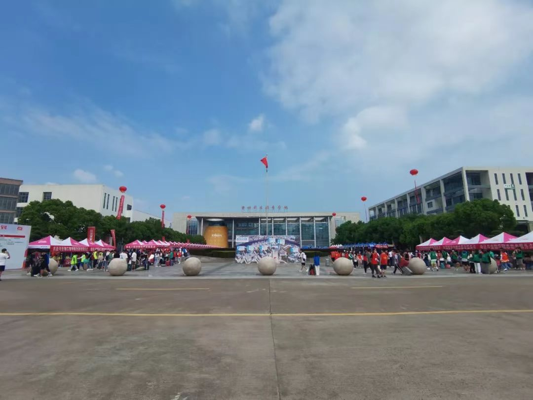 宋韵满满迎新生！台州科技职业学院3400名新生前来报到！