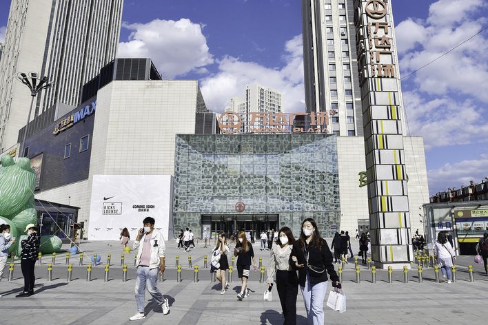 推进商贸服务业融合化、多元化发展，让老商圈变身“新爆款”。