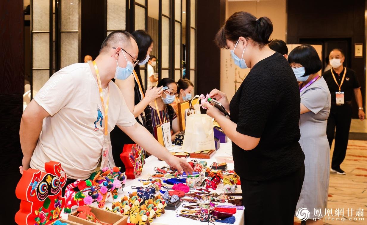 甘肃省非遗展示台惹人瞩目 甘肃省文化和旅游厅供图