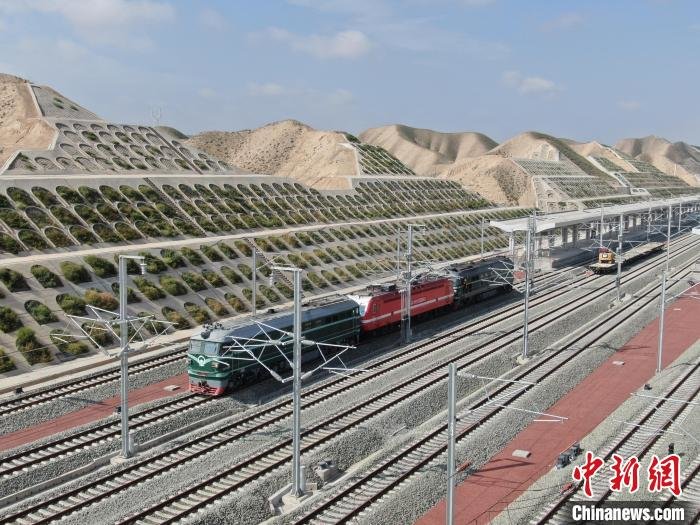此次冷滑试验主要区段为宁夏境内红石梁隧道出口至兰州新区树屏站外区段，约180多公里。　郝玉虎 摄