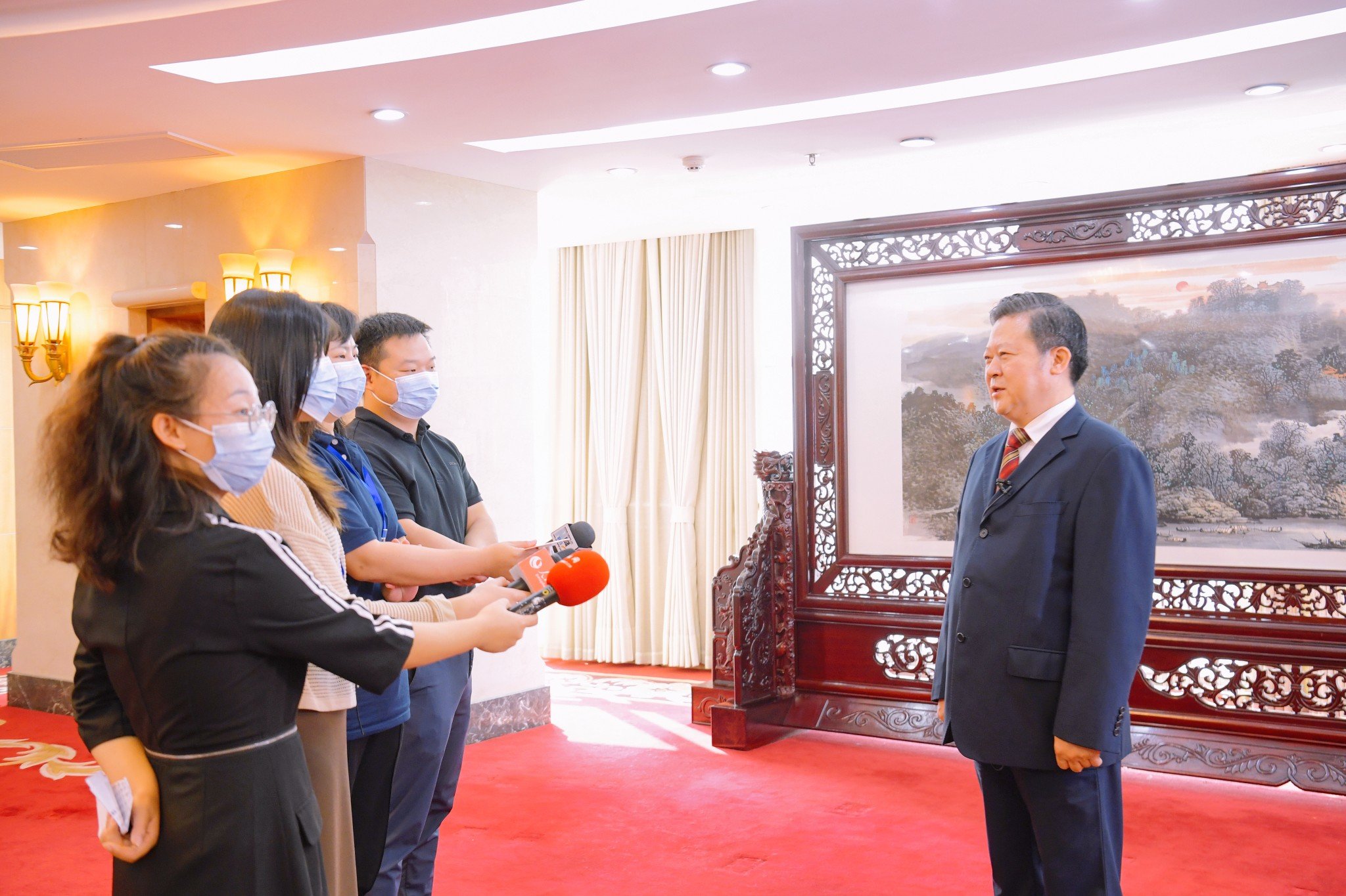 刘志仁接受媒体专访。（记者 方阳 摄）