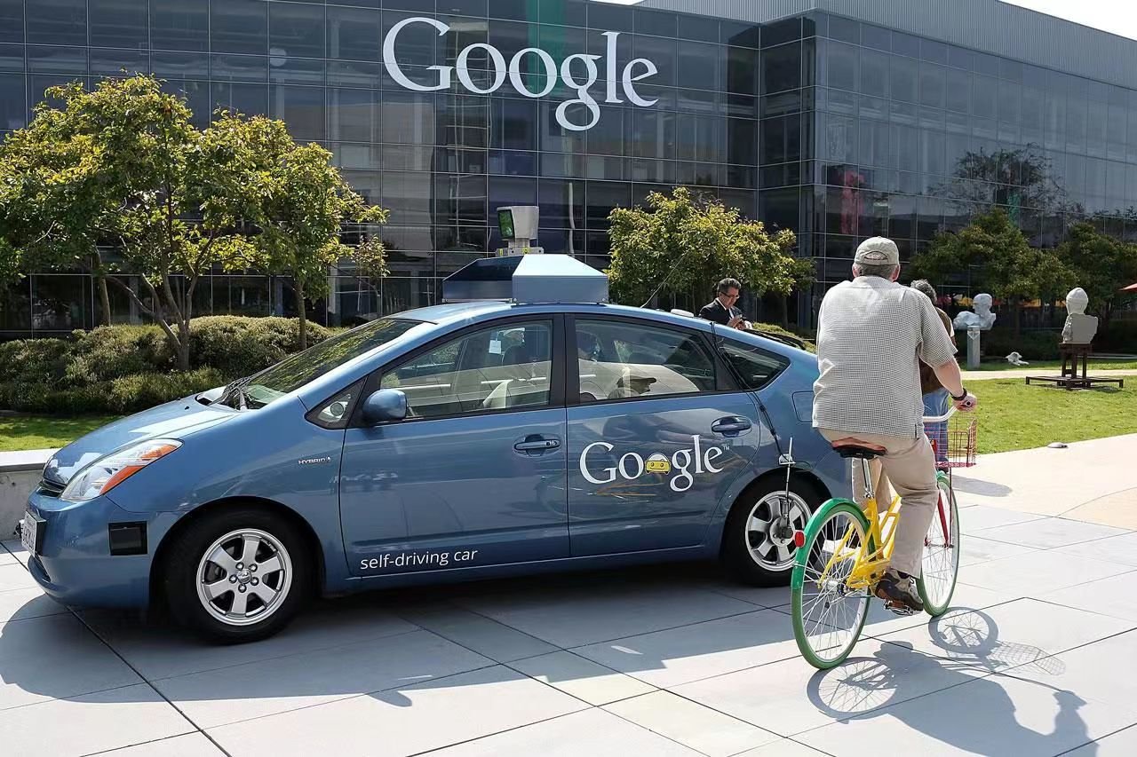 Google X孵化出了自动驾驶汽车
