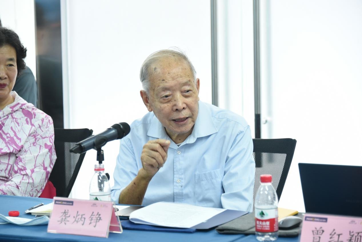 中国电子信息产业集团公司六所研究员、老龄社会30人论坛成员龚炳铮