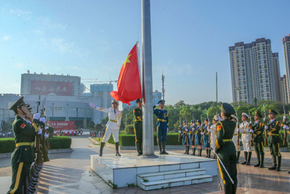 江西中医药大学：国旗下的思政课