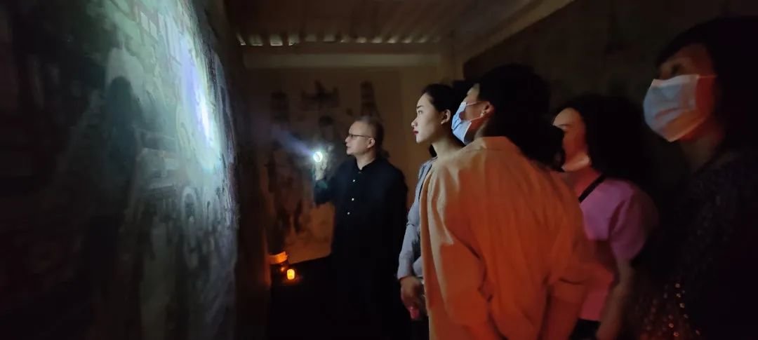 苏柏斗老师讲解壁画