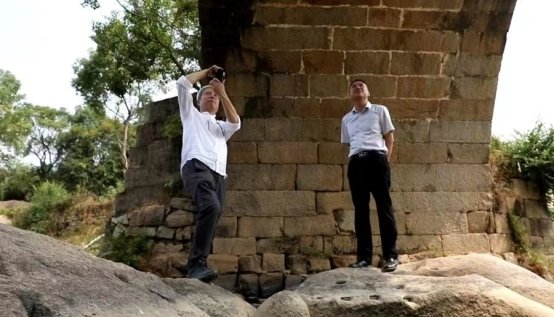 ▲ 柳肃(左)、喻罗生(右)