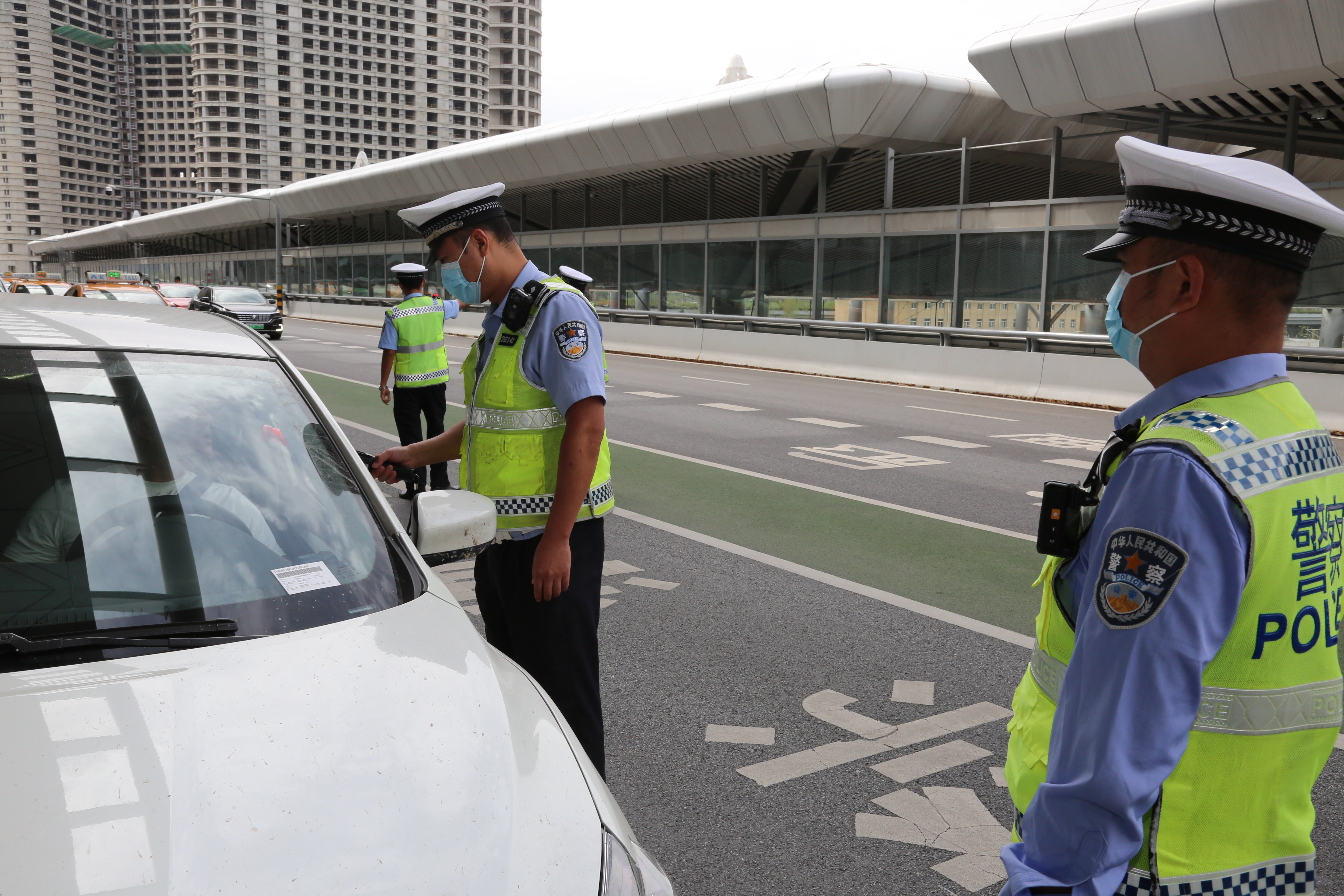 西安交警执勤图片图片